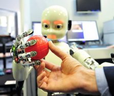 未来人工智能+机器人+互联网三者融合