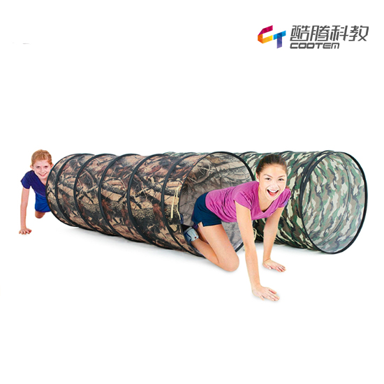 绿色迷彩隧道
